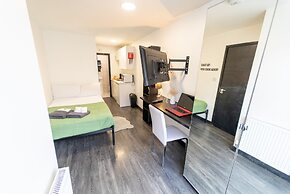 23 North Road Studios Near QE and UOB