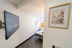 23 North Road Studios Near QE and UOB