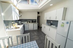 23 North Road Studios Near QE and UOB