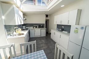 39 North Road Studios Near QE and UOB