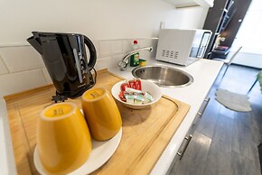 39 North Road Studios Near QE and UOB