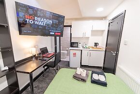 39 North Road Studios Near QE and UOB