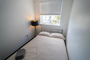 39 North Road Studios Near QE and UOB
