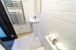 39 North Road Studios Near QE and UOB