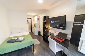 39 North Road Studios Near QE and UOB