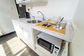 39 North Road Studios Near QE and UOB