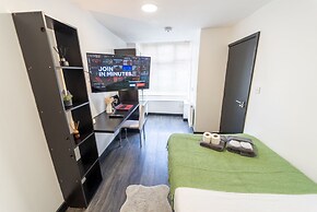 39 North Road Studios Near QE and UOB