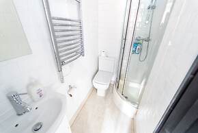 39 North Road Studios Near QE and UOB