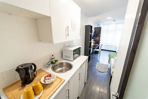 39 North Road Studios Near QE and UOB