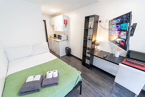 39 North Road Studios Near QE and UOB