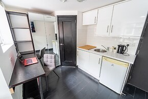 39 North Road Studios Near QE and UOB