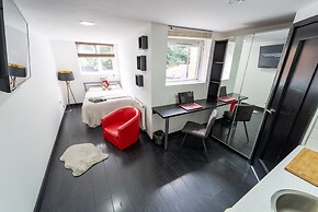 39 North Road Studios Near QE and UOB