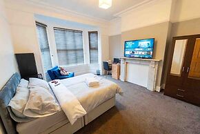 121 Pershore Road B5 Private Rooms in Large Guest House