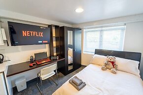 100 Dale Road Studios in Guest House