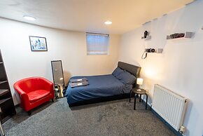 100 Dale Road Studios in Guest House