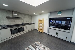 100 Dale Road Studios in Guest House