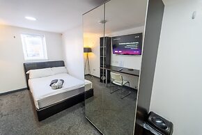 100 Dale Road Studios in Guest House