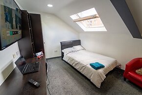 100 Dale Road Studios in Guest House