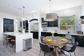 Casa Serenity Luxury Living w/ Pool & Jacuzzi