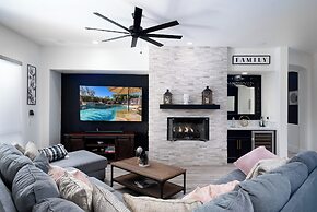 Casa Serenity Luxury Living w/ Pool & Jacuzzi