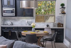 Casa Serenity Luxury Living w/ Pool & Jacuzzi