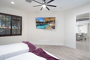 Casa Serenity Luxury Living w/ Pool & Jacuzzi