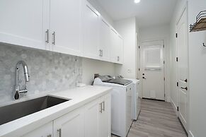 Casa Serenity Luxury Living w/ Pool & Jacuzzi