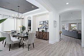 Casa Serenity Luxury Living w/ Pool & Jacuzzi