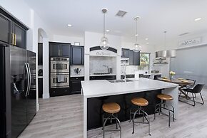 Casa Serenity Luxury Living w/ Pool & Jacuzzi