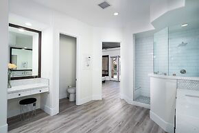 Casa Serenity Luxury Living w/ Pool & Jacuzzi