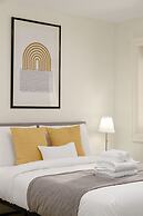 Cozy 2BR BSMT Suite Near Grouse Mt. and Edgemont.