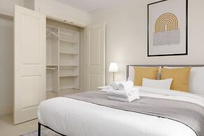 Cozy 2BR BSMT Suite Near Grouse Mt. and Edgemont.