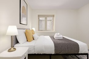 Cozy 2BR BSMT Suite Near Grouse Mt. and Edgemont.