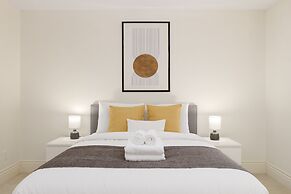 Cozy 2BR BSMT Suite Near Grouse Mt. and Edgemont.