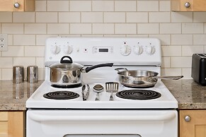 Cozy 2BR BSMT Suite Near Grouse Mt. and Edgemont.