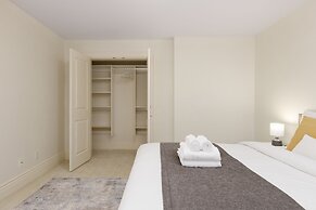 Cozy 2BR BSMT Suite Near Grouse Mt. and Edgemont.