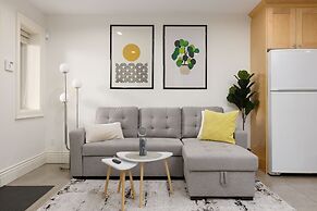 Cozy 2BR BSMT Suite Near Grouse Mt. and Edgemont.