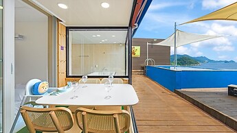 Namhae Himom kis spa Pension Black