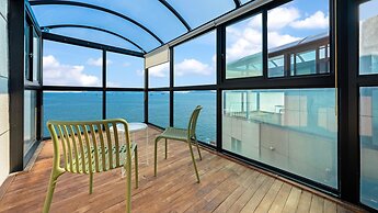 Namhae Himom kis spa Pension Black