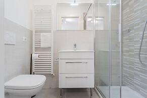 Pozzo Vertical Apartment With Garden and Parking