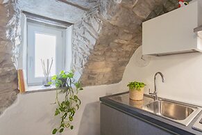 Pozzo Vertical Apartment With Garden and Parking