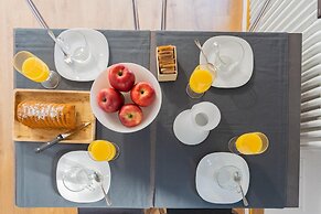 Pozzo Vertical Apartment With Garden and Parking