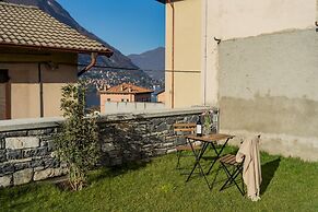 Pozzo Vertical Apartment With Garden and Parking