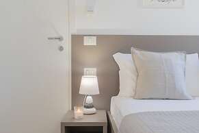 Pozzo Vertical Apartment With Garden and Parking