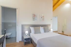 Pozzo Vertical Apartment With Garden and Parking