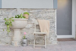 Pozzo Vertical Apartment With Garden and Parking