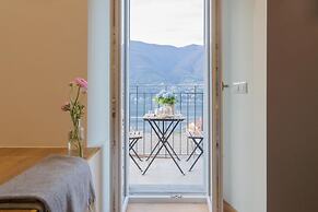 Pozzo Vertical Apartment With Garden and Parking