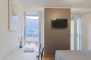 Pozzo Vertical Apartment With Garden and Parking