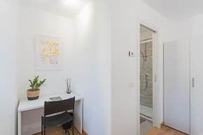 Pozzo Vertical Apartment With Garden and Parking