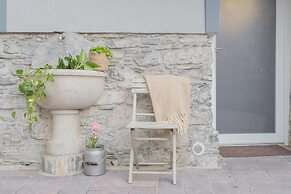 Pozzo Vertical Apartment With Garden and Parking